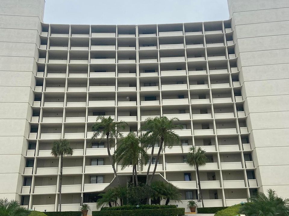 1st image of 122 Lakeshore Dr #2320