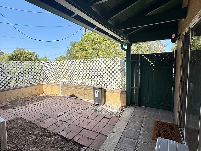 Greenview Ln — Photo 9