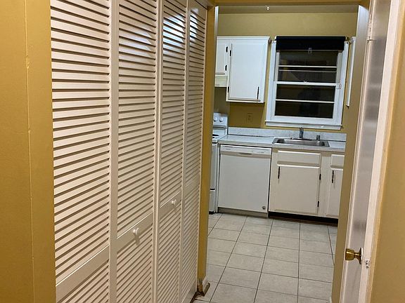 4th image of 12333 Woodlawn Ct