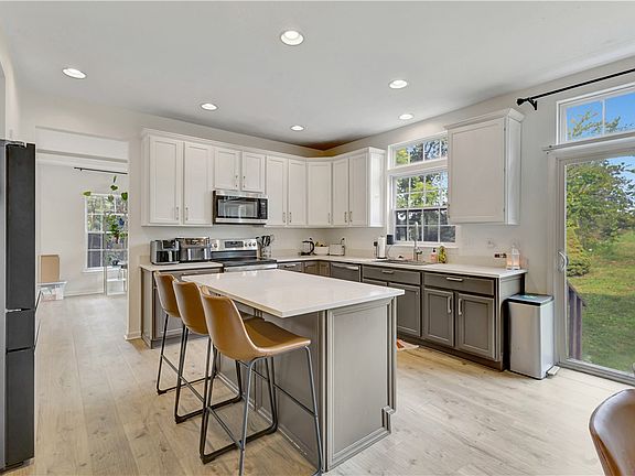 5th image of 2538 Muirfield Dr