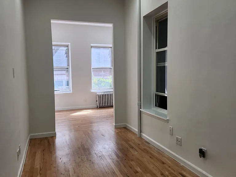 235 E 24th St #2A — Photo 4