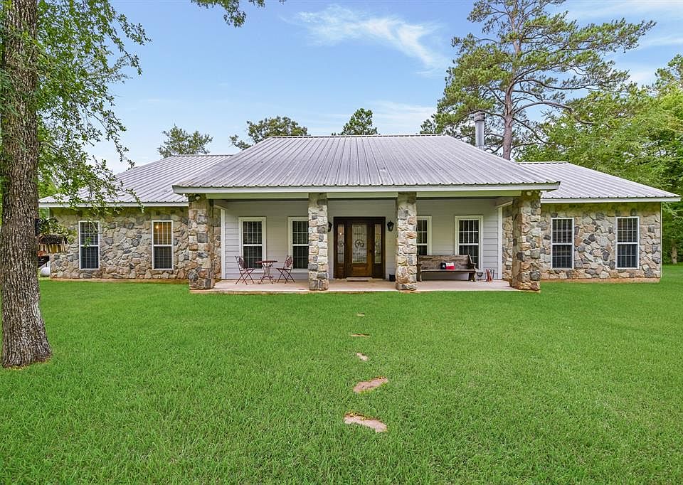1st image of 26813 Forest Hills Ln