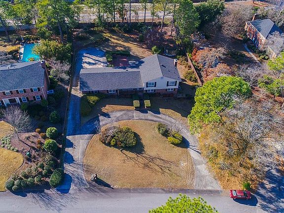 3rd image of 100 Park Shore Dr W