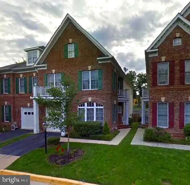 3 bed, 3.5 bath, 2235 sqft, $3,900 — Photo 1