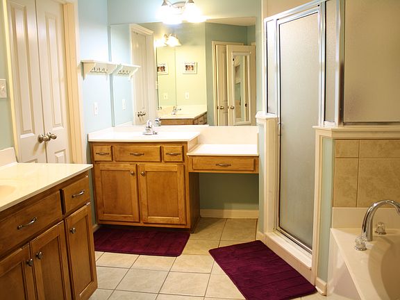 3rd image of 115 Redbud Dr