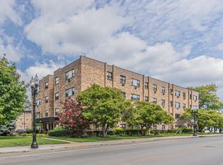 6400 N Ridge Ave #201, Chicago, IL 60626
