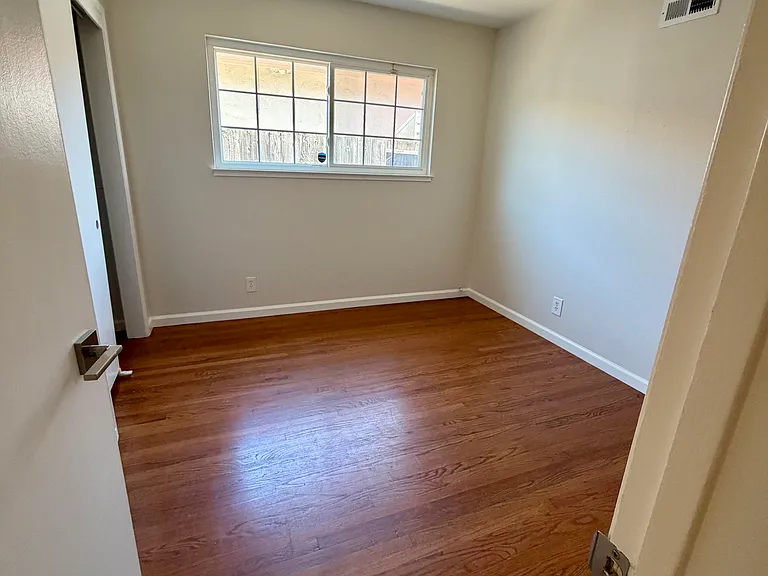 4815 Seneca Park Ave — Photo 16