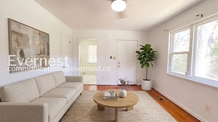 3 bed, 1.0 bath, 1061 sqft, $1,095 — Photo 2