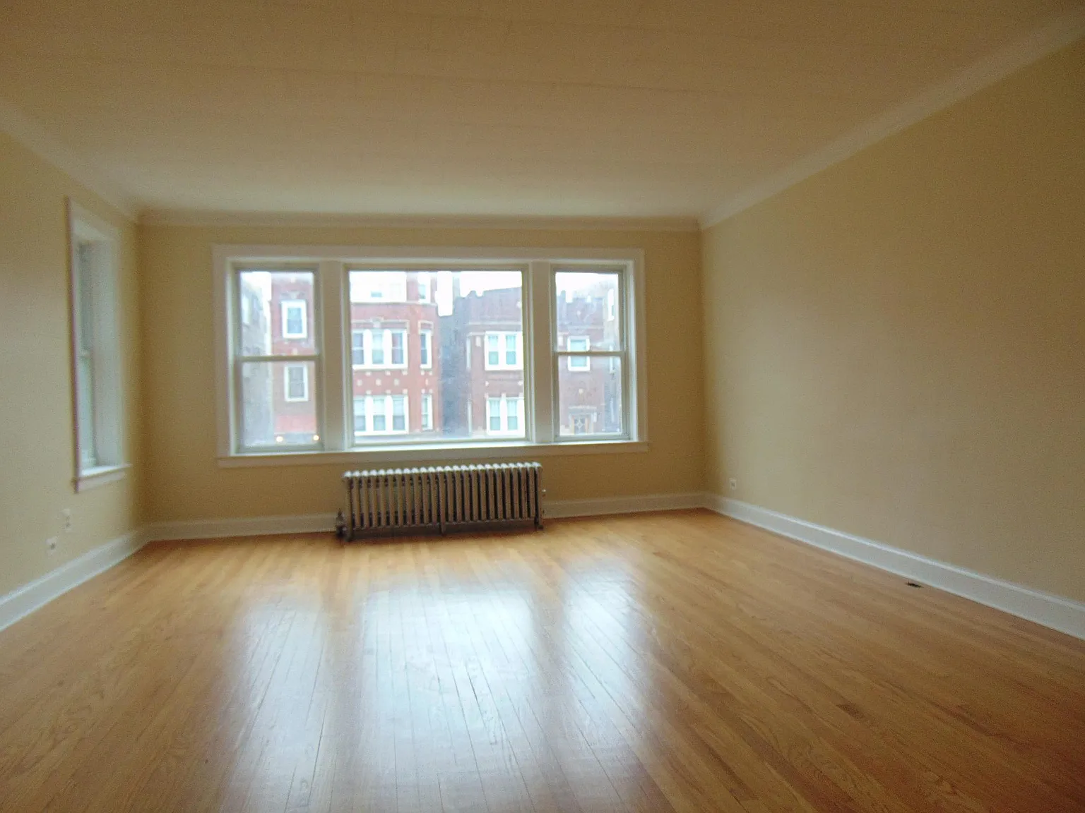 3 bed, 1400 sqft, $1,850 — Photo 1