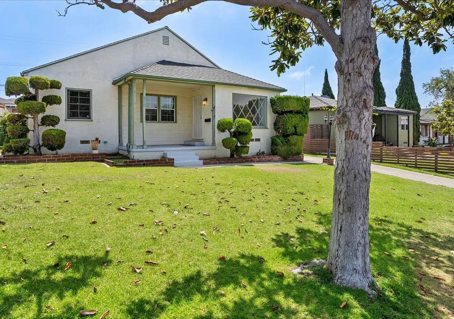 Spacious 4-Bed Home with Backyard, Garage & Prime Westside Access — Photo 1