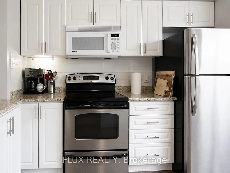 595 3rd St #19 — Photo 7