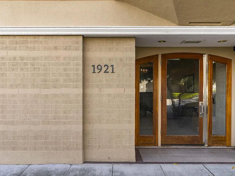 1921 Jefferson St #207 — Photo 14