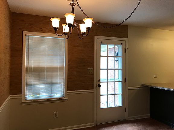 "den"/breakfastroom.