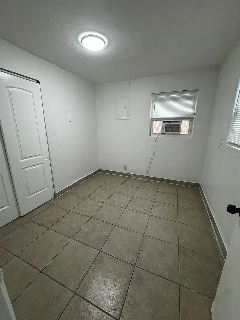 1104 State St. — Photo 3
