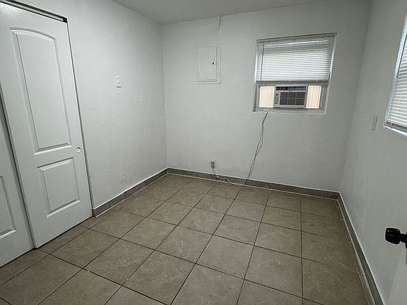 3rd image of 1104 State St APT B