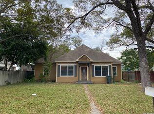 311 W Garden St, Uvalde, TX 78801