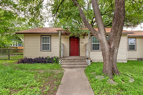 913 E 53rd 1/2 St #B Photo 1