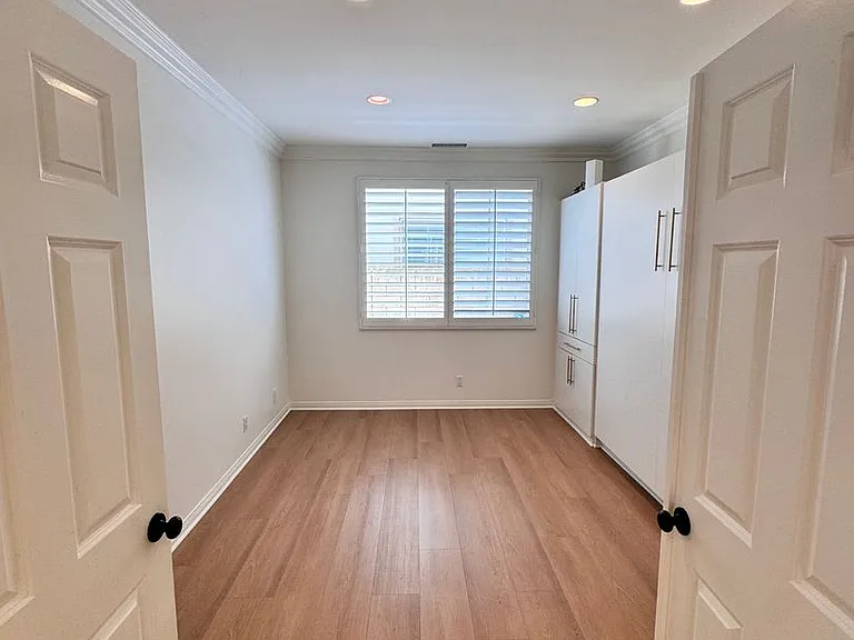326 Manila Ave — Photo 7