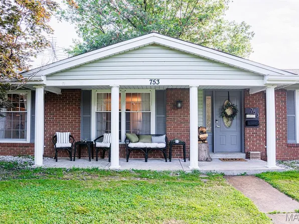 753 Coach Light Ln, Hazelwood, MO 63042