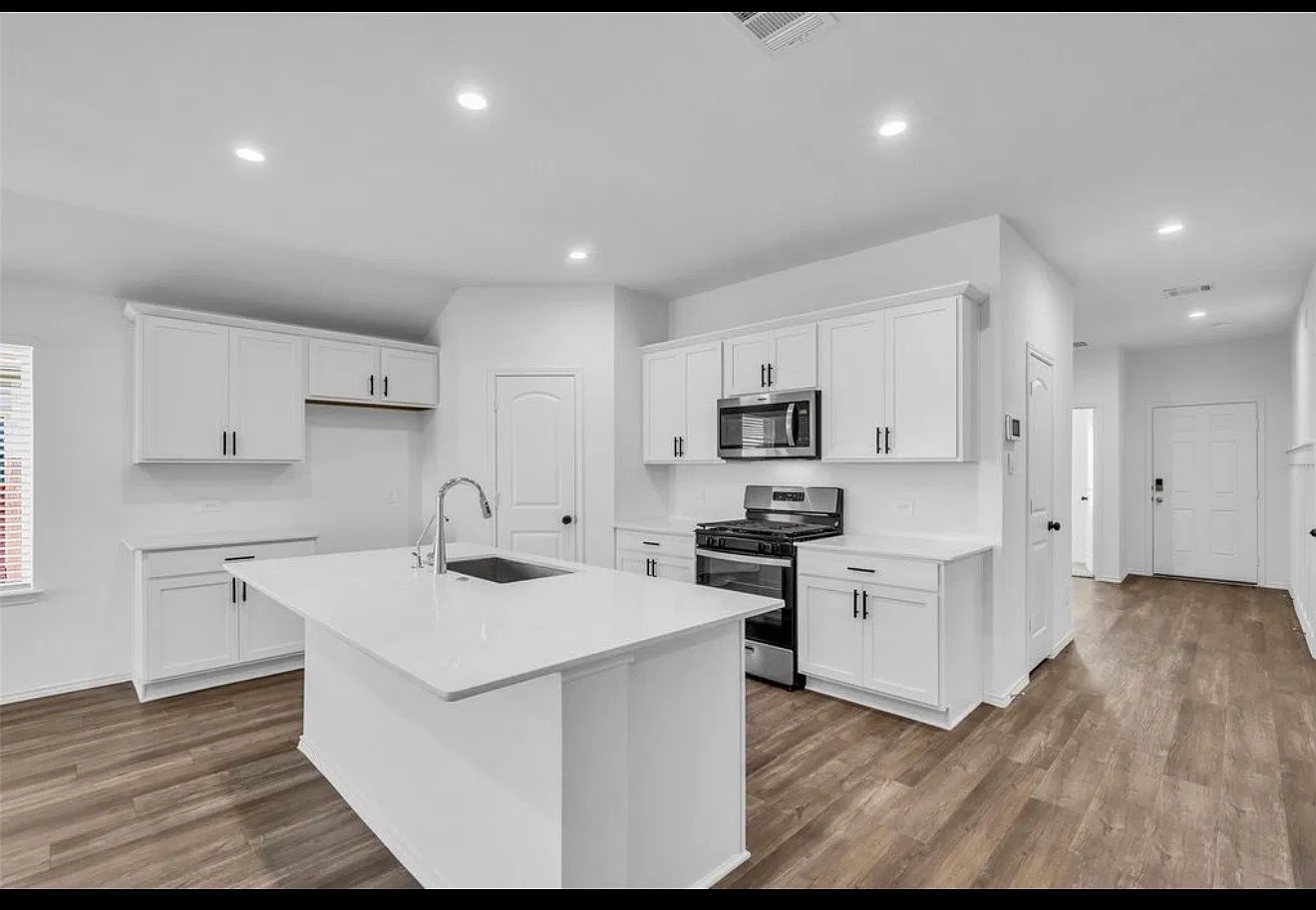 4 bed, 2041 sqft, $2,800 — Photo 3