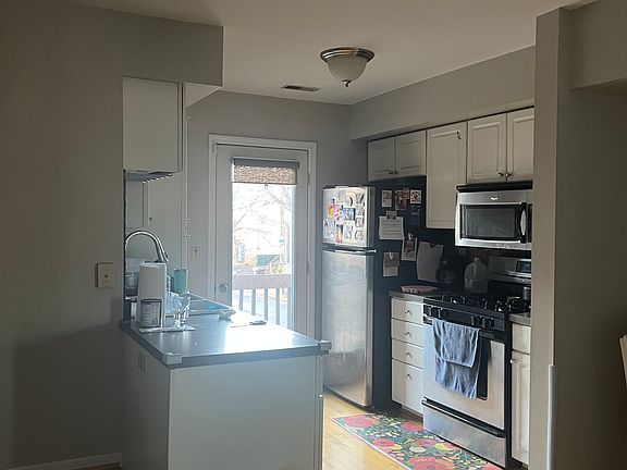 4th image of 1049 Central Ave