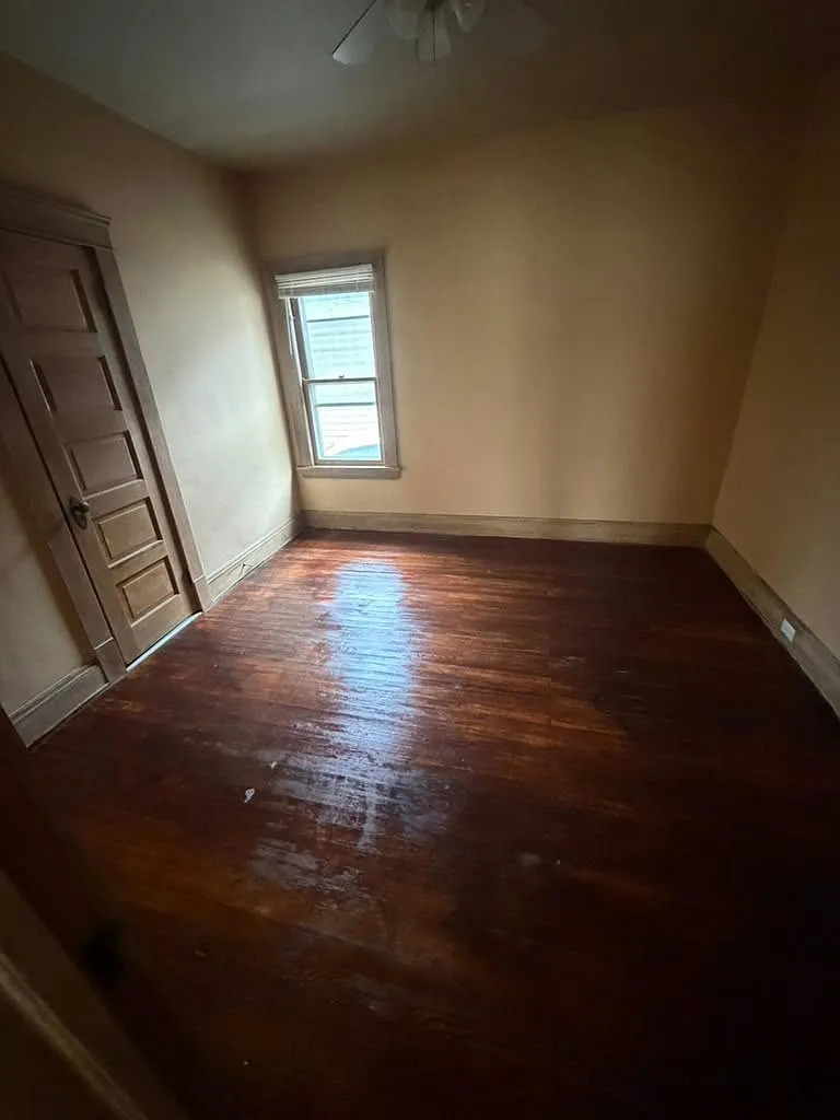3 bed, $1,100 — Photo 2
