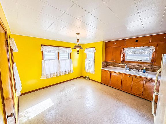 5th image of 1109 Flambeau STREET