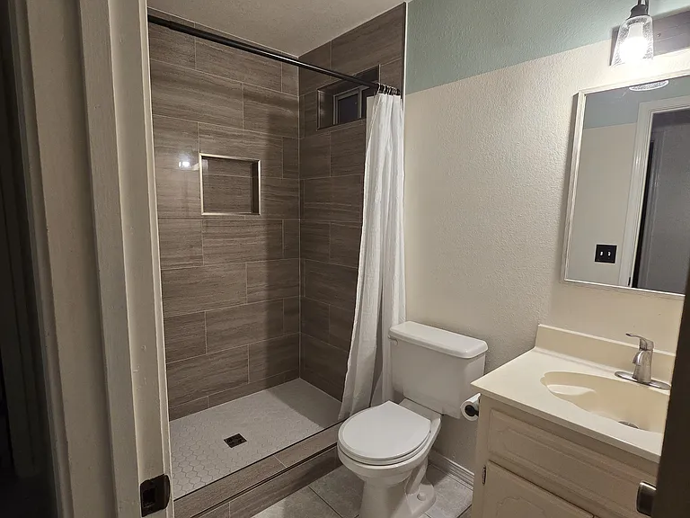404 E 28th St — Photo 23