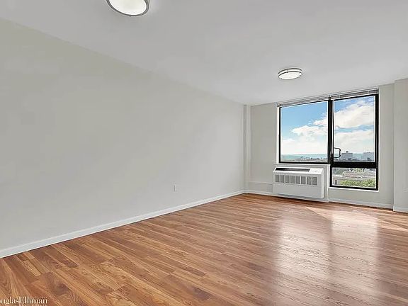 4th image of 2763 Morris Ave APT 502