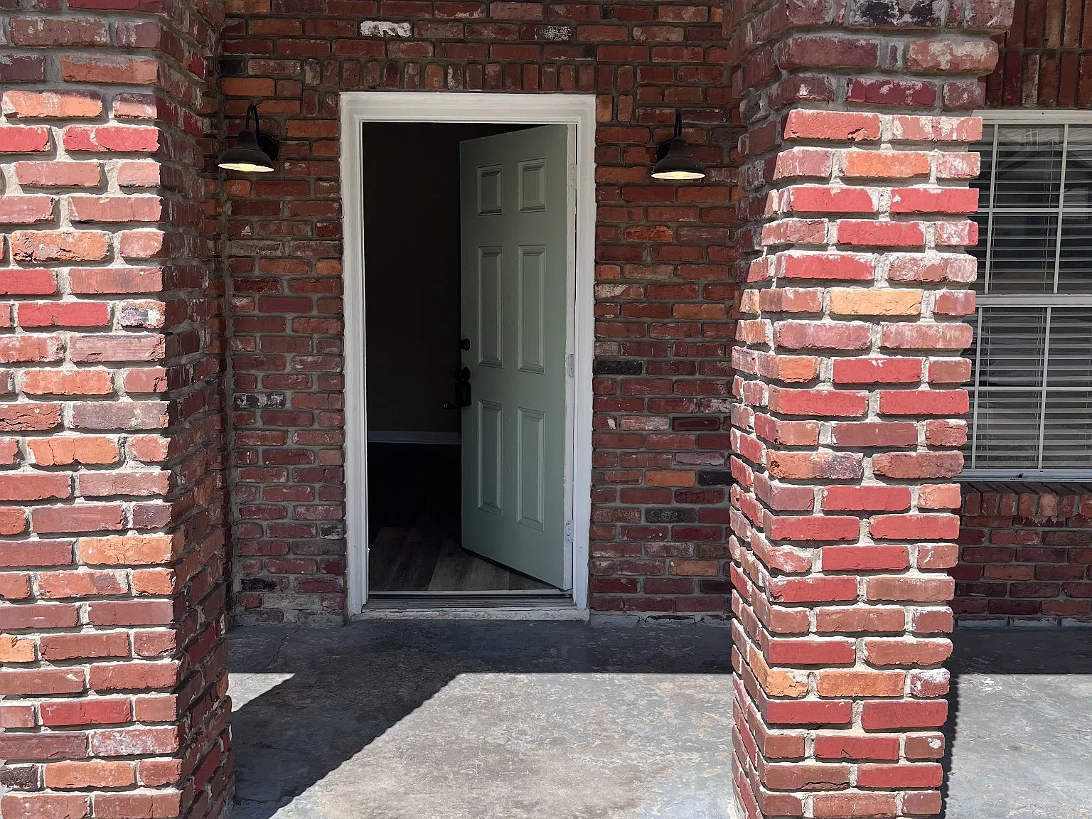 1720 Knowles St — Photo 3