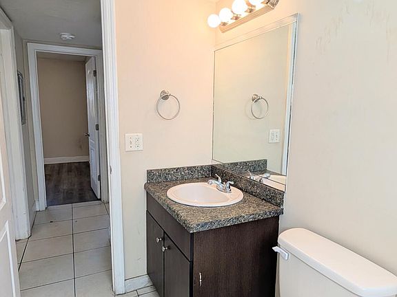 3rd image of 4061 N Dixie Highway #3