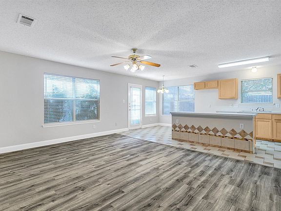 4th image of 8105 Flowertree Dr