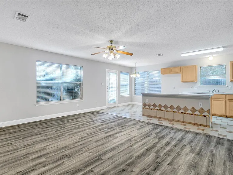 8105 Flowertree Dr — Photo 4