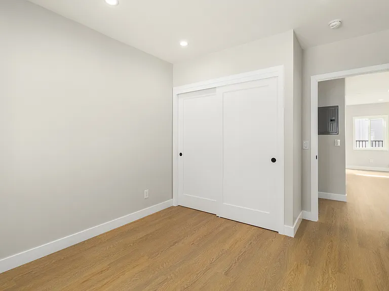 1827 E 4th St #18 — Photo 14
