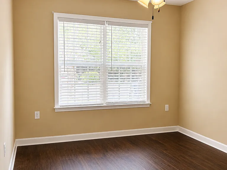 4028 Glen Laurel Dr N — Photo 11