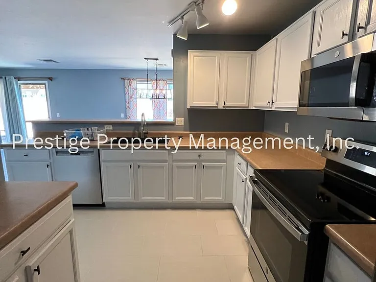 664 W Flaming Arrow Dr — Photo 4