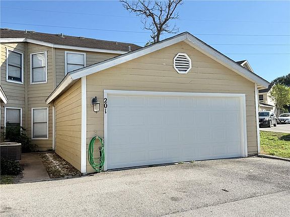 3rd image of 4401 River Valley Dr APT 201