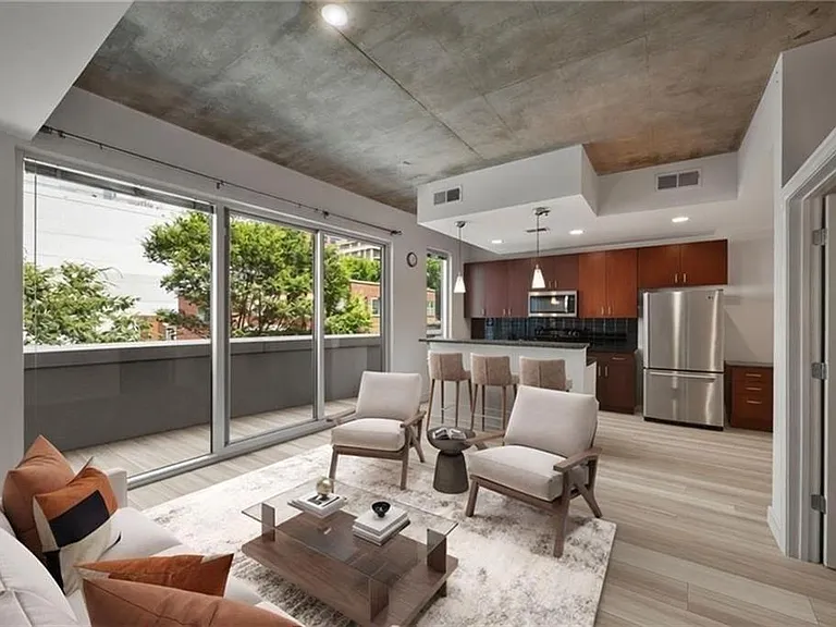 44 Peachtree Pl #428 — Photo 2