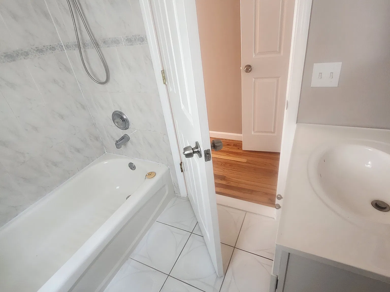 3 bed, $2,900 — Photo 1