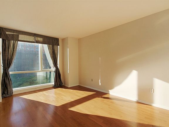 3rd image of 200 Chambers St APT 5A