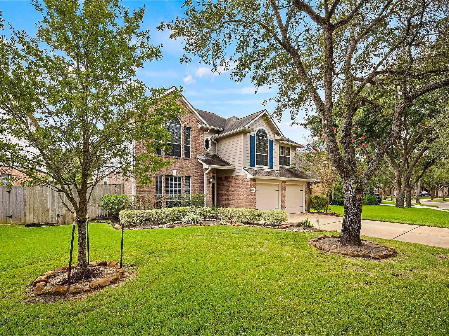 4 bed, 2.5 bath, 2233 sqft, $3,000 — Photo 3