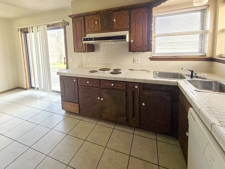 837 Briarlane Rd — Photo 8