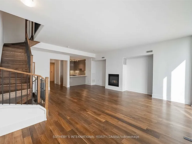 29 Queens Quay E #Townhouse 113 — Photo 17