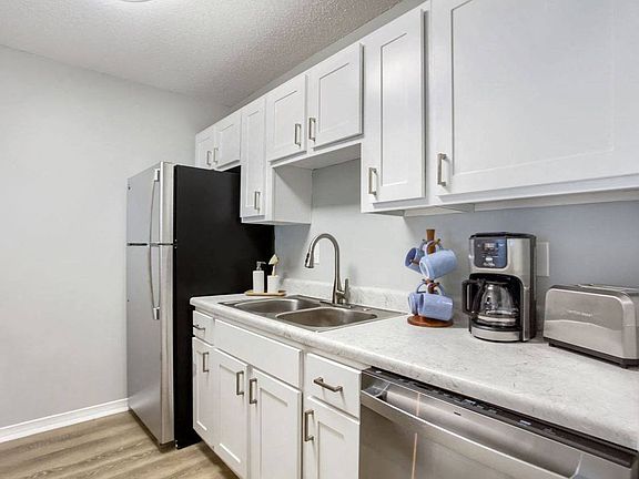 2nd image of 1100 Pippin Dr #1005