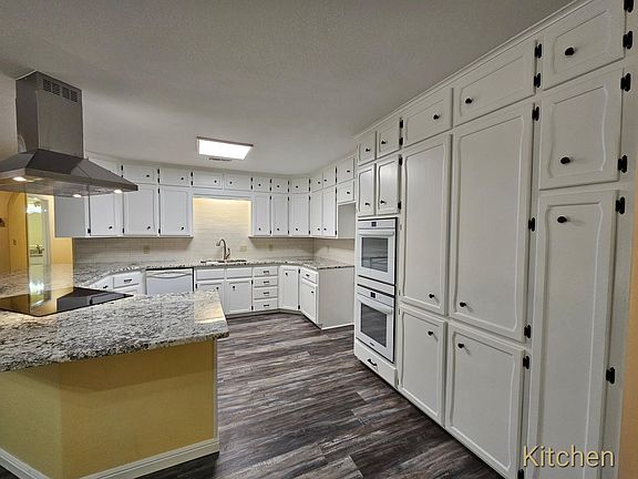 3rd image of 209 Oakhill Dr