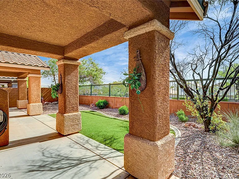 900 Royal Plum Ln — Photo 46