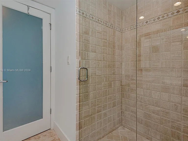 2301 Collins Ave #1506 — Photo 19