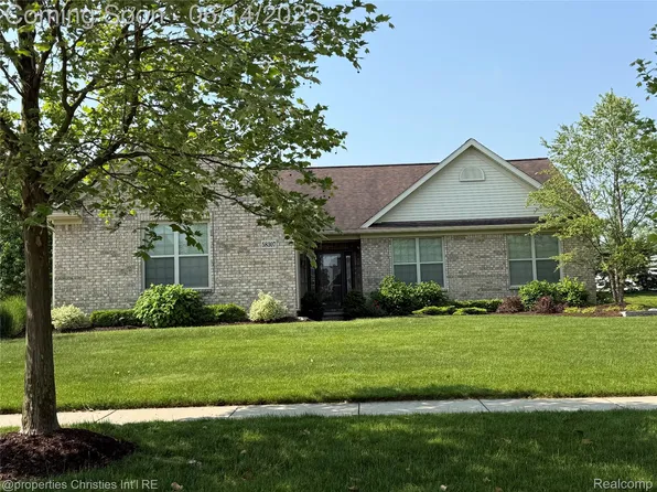 58307 Holland Dr, South Lyon, MI 48178
