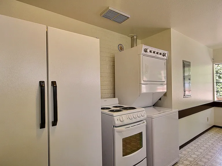 10609 SE 32nd St — Photo 7