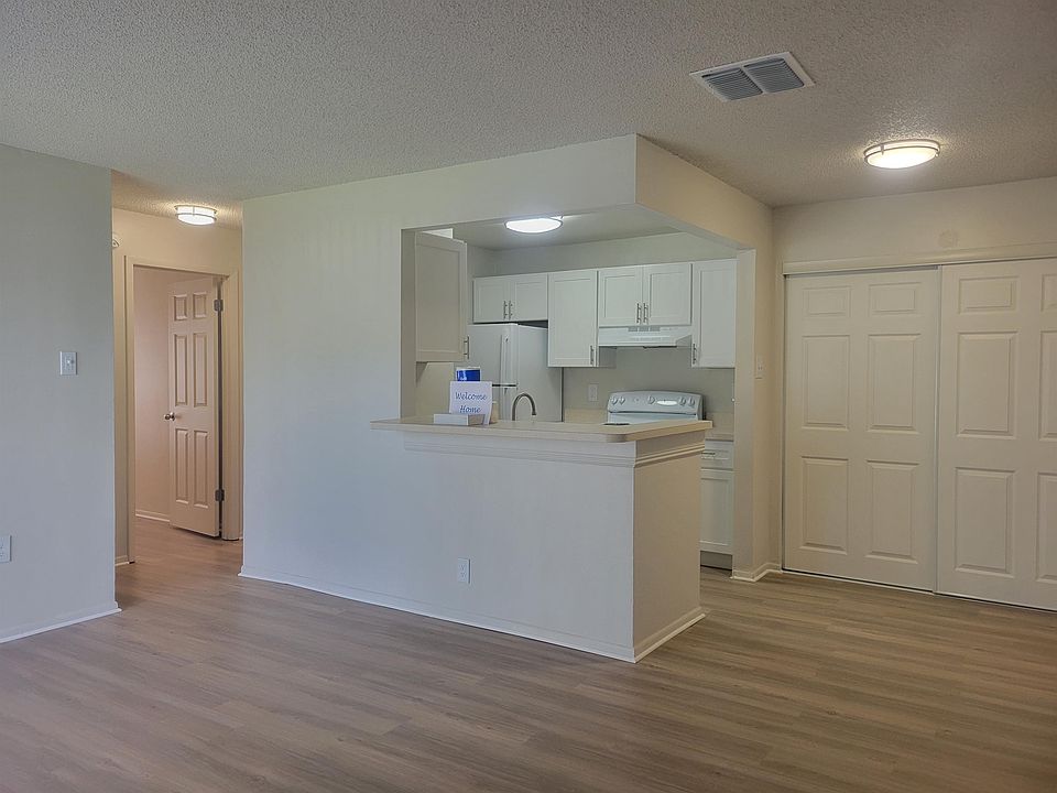 1st image of 3811 Bowline Cir Unit 102